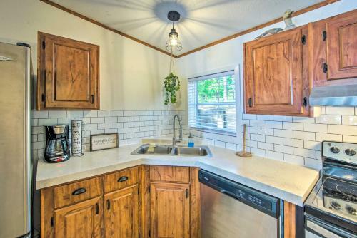 Lakefront Hidden Pines Cottage With Boathouse