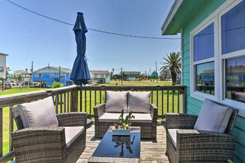 Breezy Surfside Beach Home With Deck And Grill!