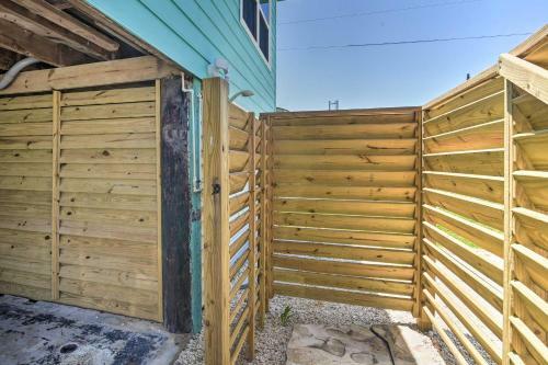 Breezy Surfside Beach Home With Deck And Grill!