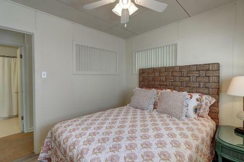 Seaflower - Cozy Beach Bungalow Home