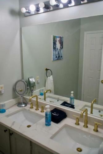 Rare Find Luxurious Cosy Home 5 Bed 3 Bath