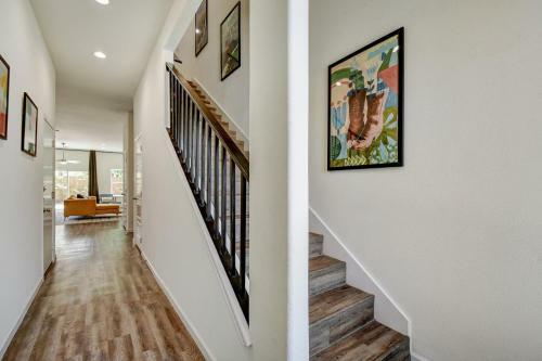 Family Stay! Near Downtown, Coffee Bar, King Bed