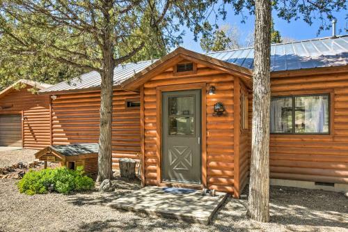 Hatch Retreat With Deck, Grill And Creek Access!