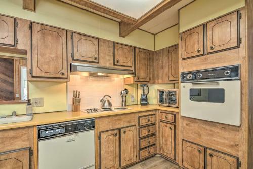 Hatch Retreat With Deck, Grill And Creek Access!
