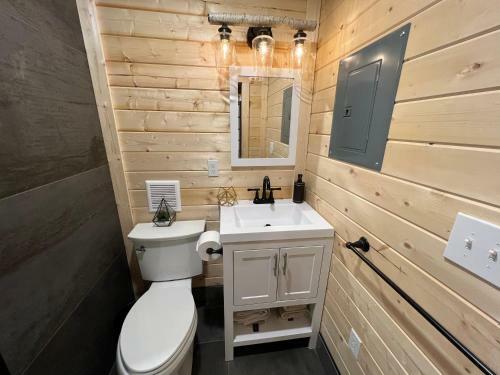 Villa Cozy Orchard Garden Tiny House W Hottub AC Firepit