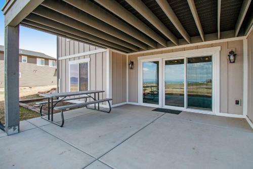 Davis Beach Cabin