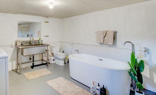 Modern Zion Farmhouse With Jacuzzi Swim Spa, Rv Space