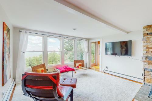 Cooper Hill Hideout