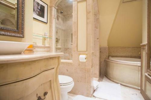 Villa Tuscan Luxury In Vermont - Private 25 Acres, Views