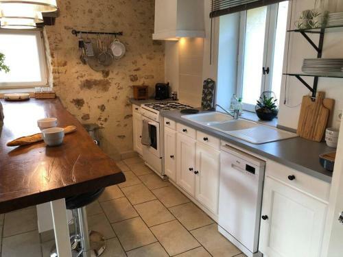 G�te Du Rossignol Entre Lac Et For�t