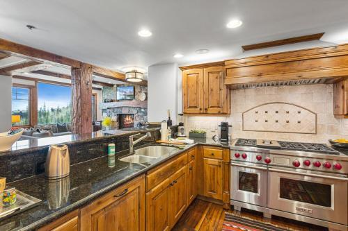 Grand Lodge - 3 Bed And Den #408