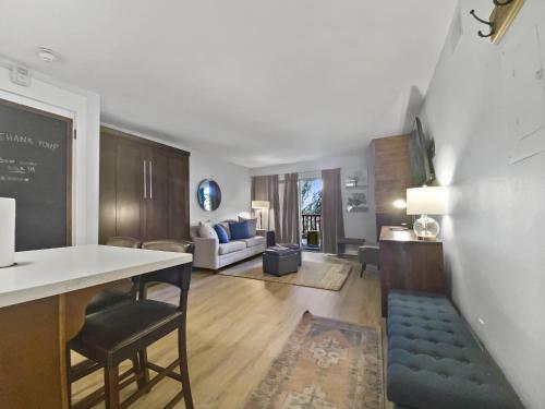 Sweet Ski-in Ski-out Snowflower Studio Condo
