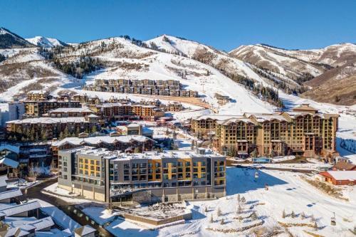 Sweet Ski-in Ski-out Snowflower Studio Condo