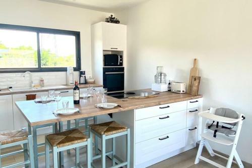 Beautiful Villa Sleeps 6 With Pool