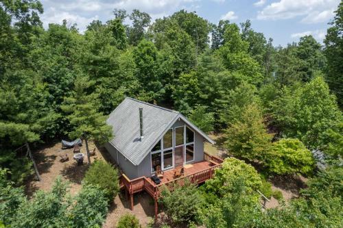 Chalet Cabin W Huge Deck Fire Pit Grill & Wifi