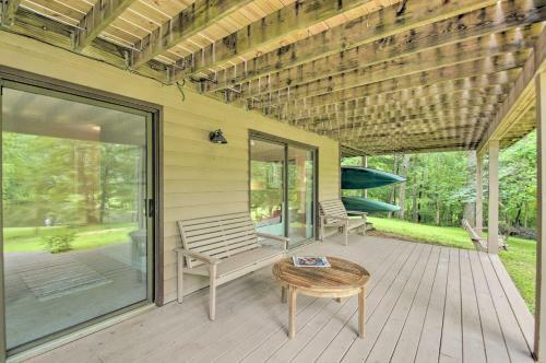 Nellysford Getaway With Canoes And Lake Access
