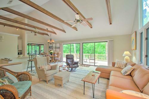 Nellysford Getaway With Canoes And Lake Access