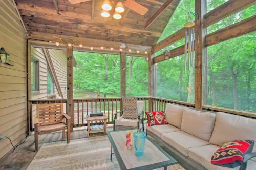 Nellysford Getaway With Canoes And Lake Access