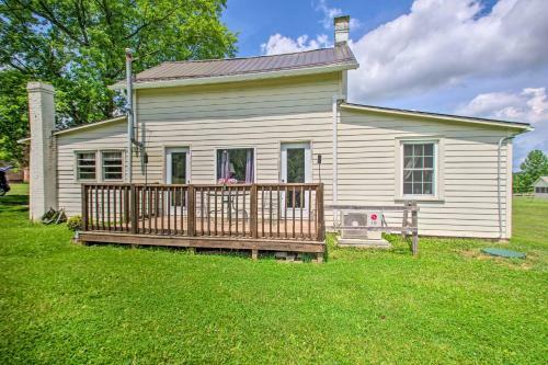 Farm House Cottage Deck And Fishing On-site!