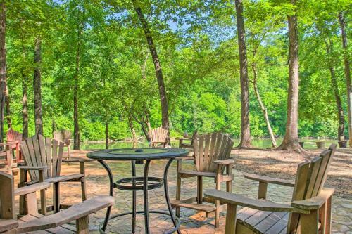 Farm House Cottage Deck And Fishing On-site!