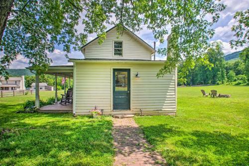 Farm House Cottage Deck And Fishing On-site!