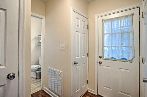 Centrally Located Richmond Apartment With Yard!