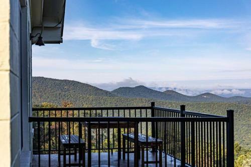 Shenandoah Hideaway Mtn Top Views Total Privacy!