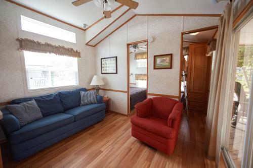 Bethpage Three-bedroom Cottage 15