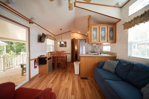 Bethpage Three-bedroom Cottage 15