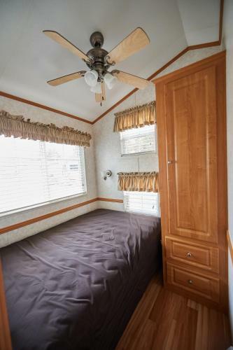 Bethpage Three-bedroom Cottage 15