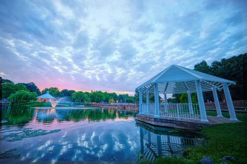 Bethpage Hewick One-bedroom Cottage 25