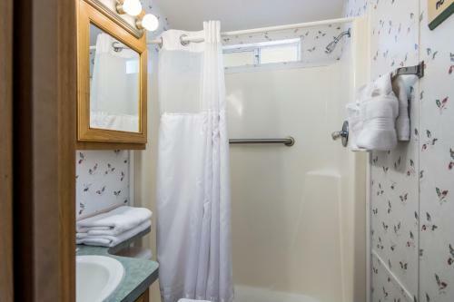 Bethpage One-bedroom Cottage 1