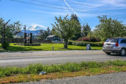 Cozy Buckley Apartment With Mount Rainer View!
