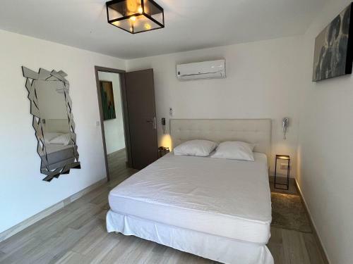 Spacious Holiday Home In Monticello With Private Pool