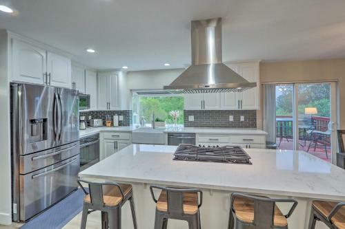 Spacious Kent Home Great For Large Families!