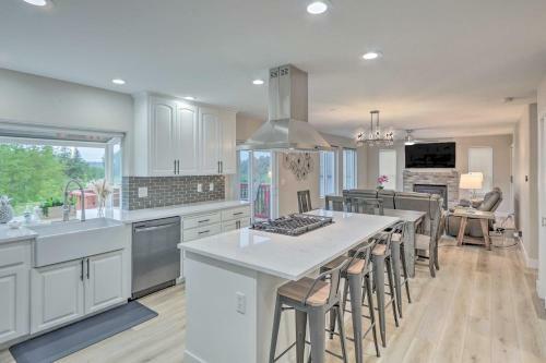Spacious Kent Home Great For Large Families!