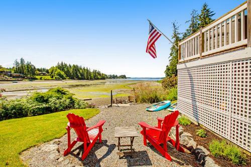 Buzz & Christa's Beach House
