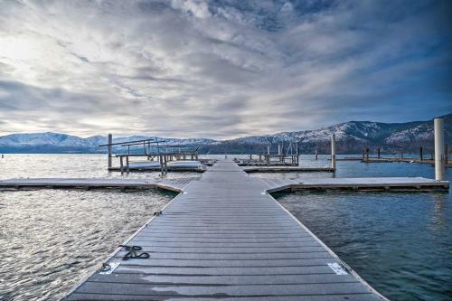 Community Waterfront Home Private Dock And Boat Slip!