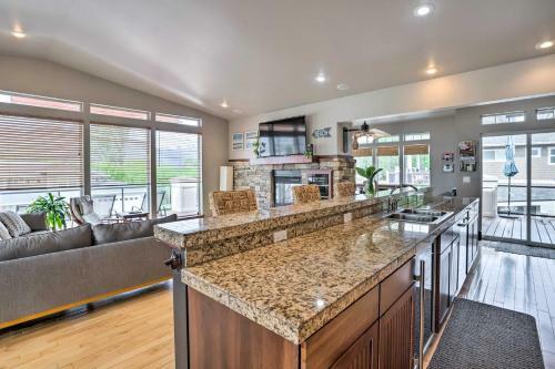 Community Waterfront Home Private Dock And Boat Slip!