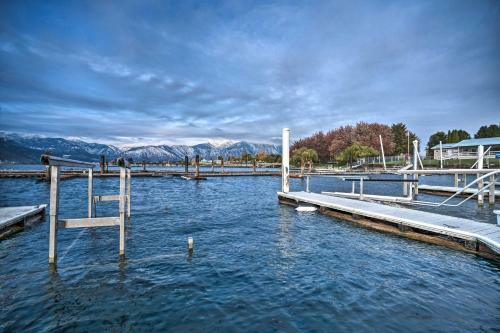 Community Waterfront Home Private Dock And Boat Slip!