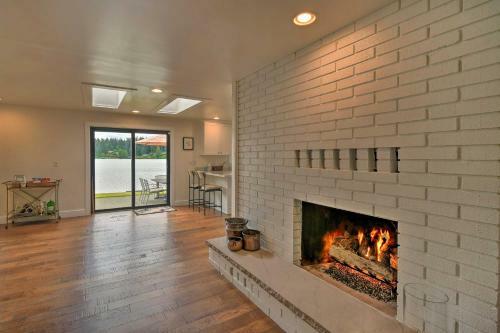 Stylish Olympia Home With Private Boat Dock!