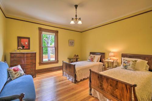 Historic, Victorian Villa With Park On-site