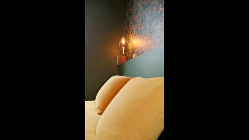 Hostal Room In Guest Room - Bed And Breakfast Les Bruyeres
