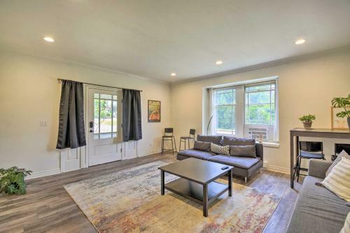 Island Gem With Shared Fire Pit, 3 Mi To Beach!