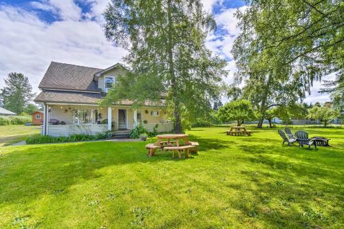 Island Gem With Shared Fire Pit, 3 Mi To Beach!