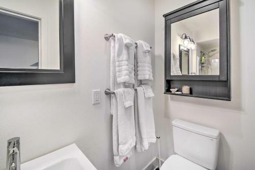 Downtown Vashon Townhome On A Lush Island!