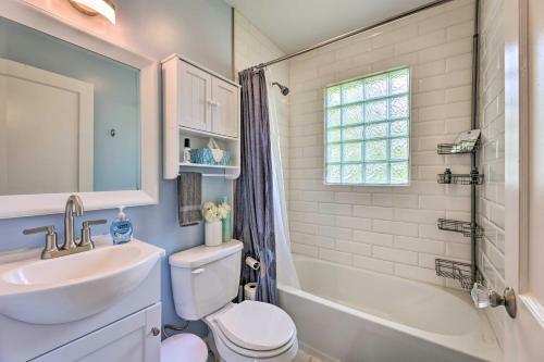 Charming Charleston Home With Yard And Fire Pit!