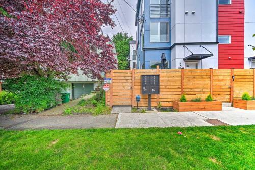 Seattle Townhome Rooftop Deck Less Than 7 Mi To Dtwn
