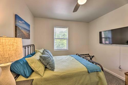 Pet-friendly Digs With Fire Pit And Large Yard!
