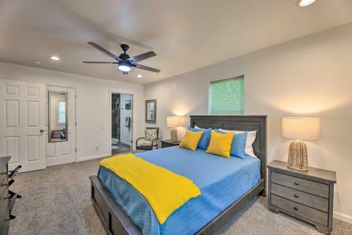 Pet-friendly Digs With Fire Pit And Large Yard!